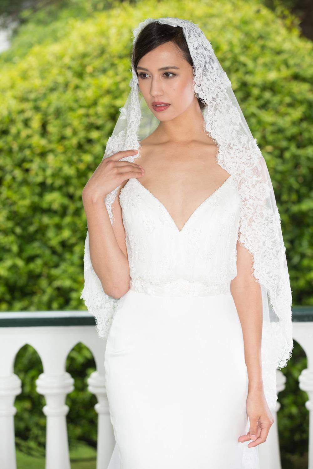 2016 New Top Quality Best Sale Cheap Romantic White Ivory Mantilla veil Waltz Length Lace Edge veils For Wedding Dresses
