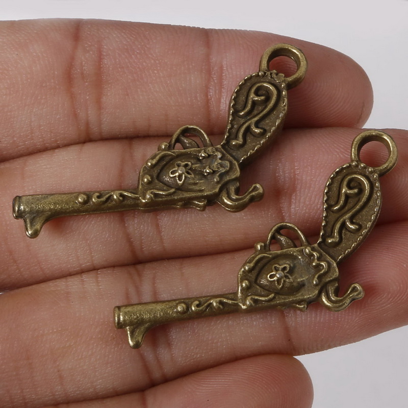 Free shipping New Wholesale Antique Bronze Plated Vintage Charms Mixed Guns And Grenade Pendants Metal Jewelry Making Fit Bracelets Necklac
Free shipping New Wholesale Antique Bronze Plated Vintage Charms Mixed Guns And Grenade Pendants Metal Jewelry Making Fit Bracelets Necklac