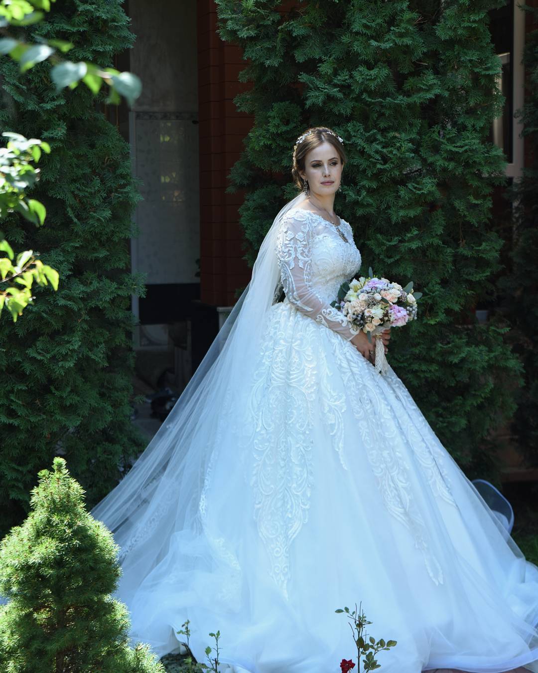 Elegant Wedding Dresses With Applique Long Sleeves Formal Dresses Floor Length Custom Made Ball Gown Wedding Dresses