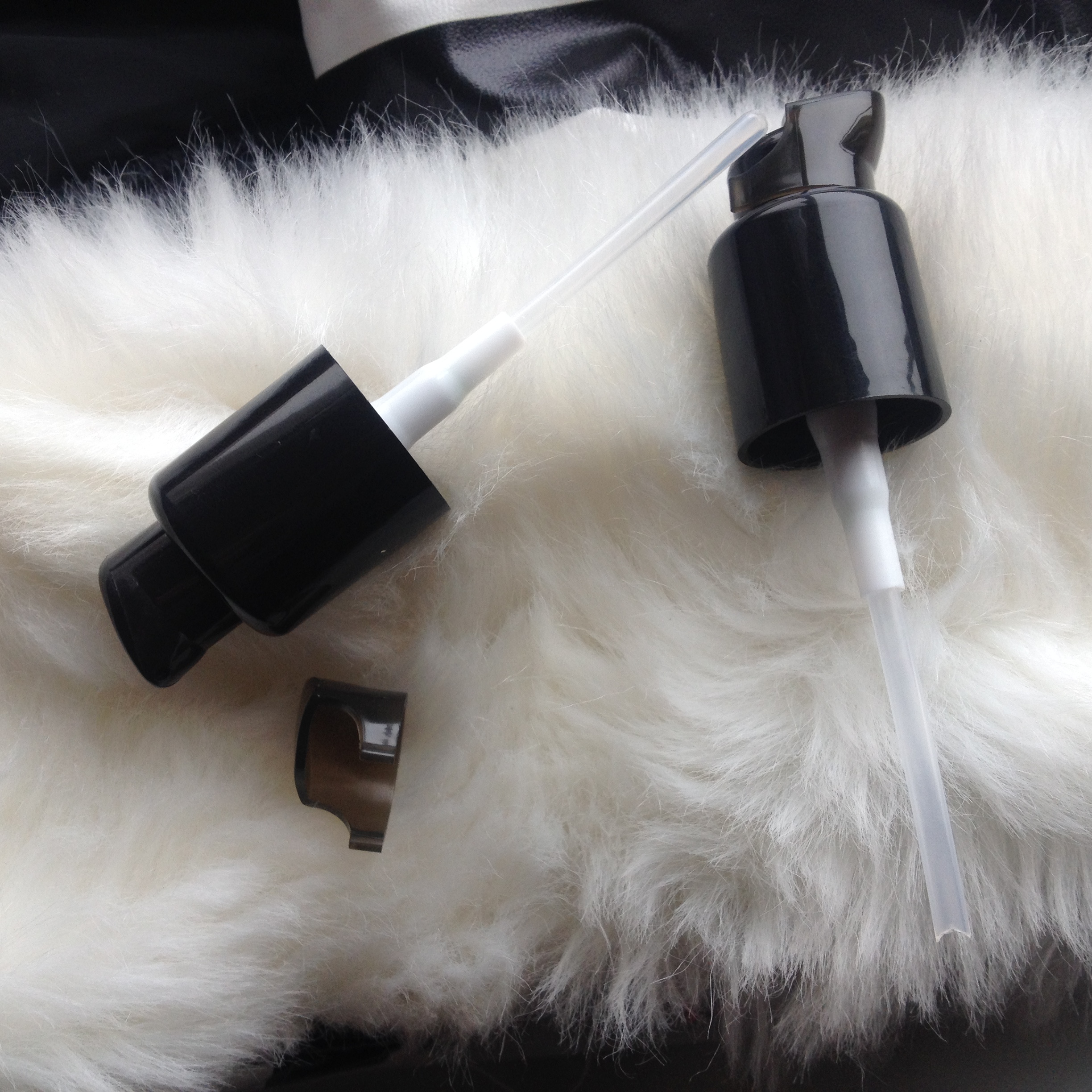 Makeup Tools Diameter 20mm Makeup Foundation Pump Pompe Pour Fond De Tein Fluid SPF15 and others brand can used double wear, Black
Makeup Tools Diameter 20mm Makeup Foundation Pump Pompe Pour Fond De Tein Fluid SPF15 and others brand can used double wear, Black