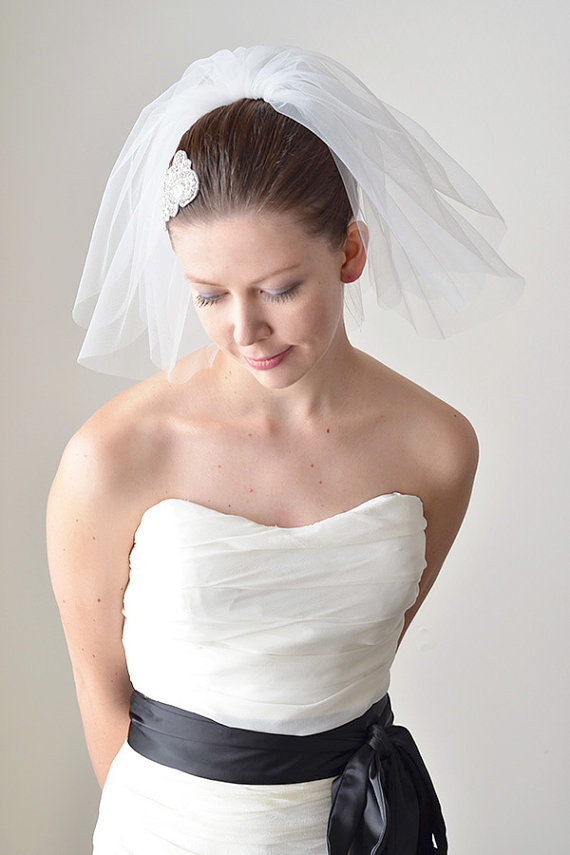 New Hight Quality Best Sale Romantic shoulder White Ivory Cut Edge Veil Bridal Head Pieces For Wedding Dresses
New Hight Quality Best Sale Romantic shoulder White Ivory Cut Edge Veil Bridal Head Pieces For Wedding Dresses