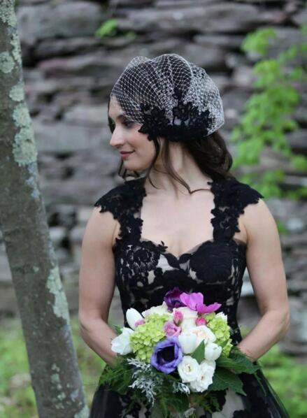 2017 Vintage Black And White Tea Length Wedding Dresses Cheap Scoop Capped Sleeve Lace Applique High Low Bridal Gowns Custom EN11062