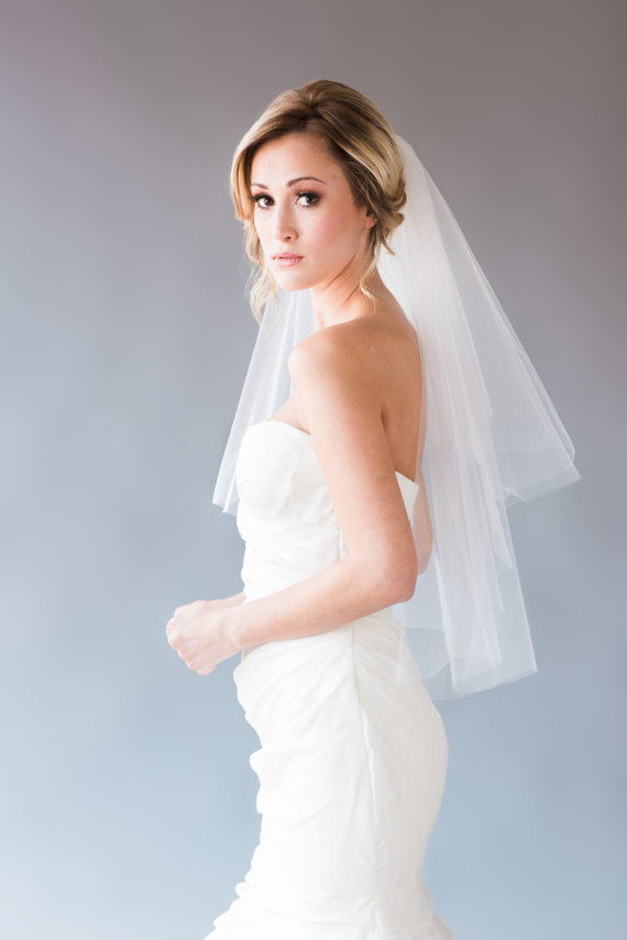 Hot Amazing Best Selling Two Layer White Ivory Bridal Veil Soft Tulle Elbow veils With Comb Free Shipping
Hot Amazing Best Selling Two Layer White Ivory Bridal Veil Soft Tulle Elbow veils With Comb Free Shipping