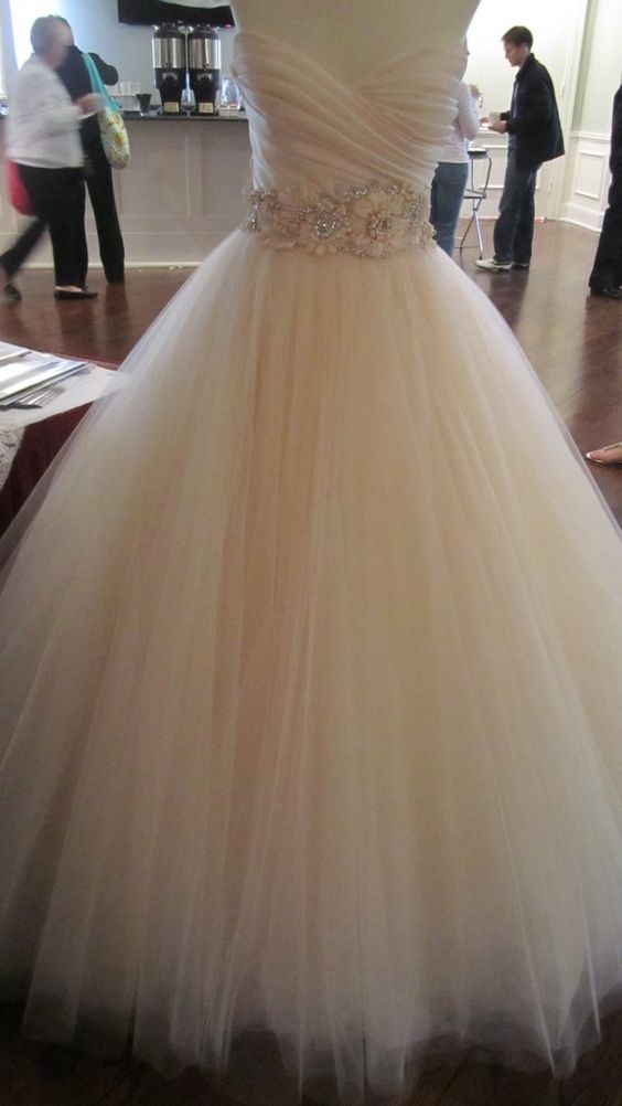 Simple Champagne Tulle Strapless Wedding Dresses Draped Sweetheart Bridal Gowns Flower Appliques Sashes Custom Made Robe 0510