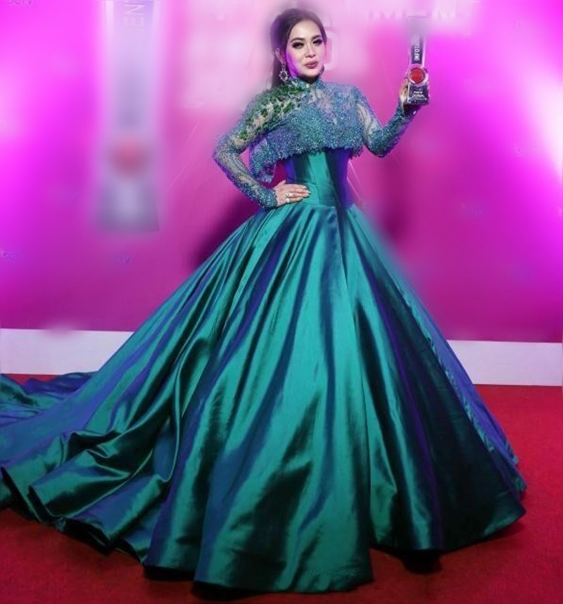 Dark Green Celebrity Evening Dresses With Lace Jacket Sequined Applique High Neck Prom Dresses Satin Ruffles Long Sleeves Formal Party Dress, Lilac
Dark Green Celebrity Evening Dresses With Lace Jacket Sequined Applique High Neck Prom Dresses Satin Ruffles Long Sleeves Formal Party Dress, Lilac