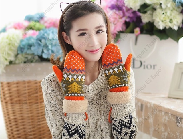 Autumn And Winter Christmas Tree Gloves Plus Velvet Thicken Mittens Hanging Neck Wool Knit Warm Glove