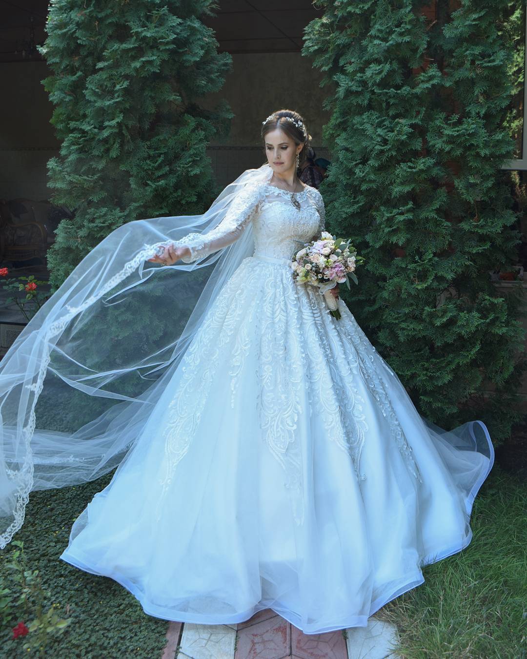 Elegant Wedding Dresses With Applique Long Sleeves Formal Dresses Floor Length Custom Made Ball Gown Wedding Dresses