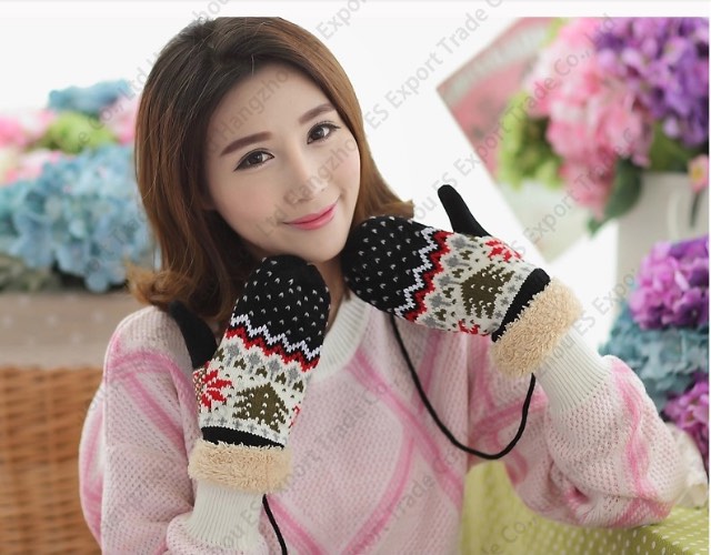 Autumn And Winter Christmas Tree Gloves Plus Velvet Thicken Mittens Hanging Neck Wool Knit Warm Glove