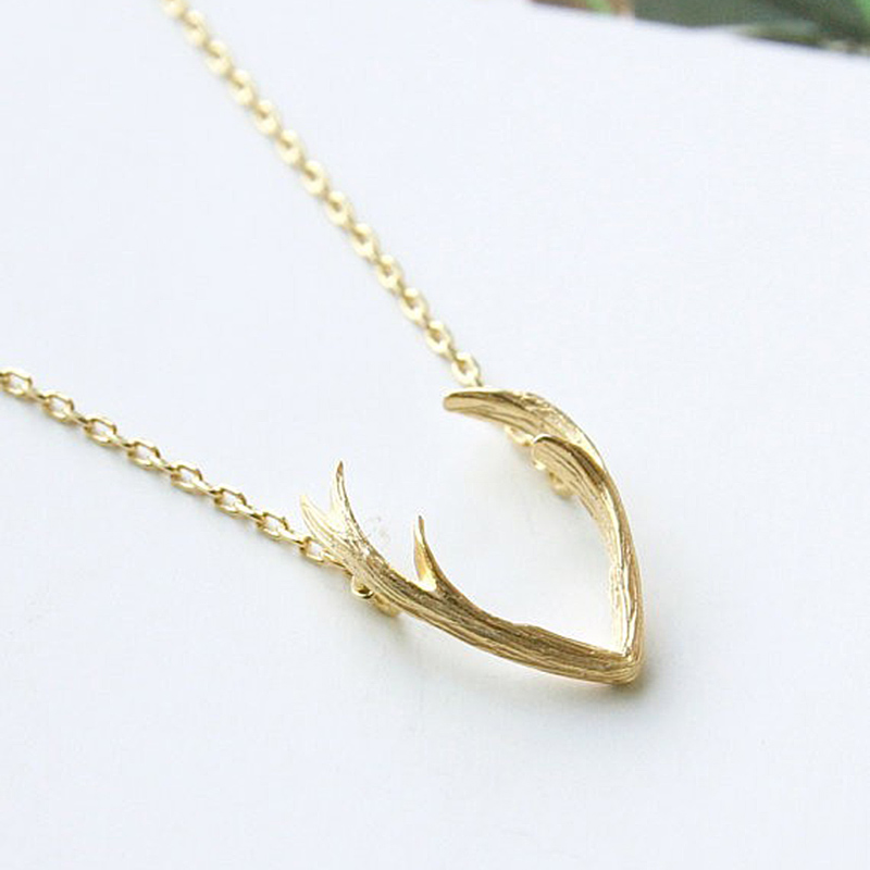 New Fashion Deer Horn Antler Necklace Jewelry Elegant Horn Pendant Necklace Women Simple Chain Pendants Necklaces Wedding Christmas Gifts
New Fashion Deer Horn Antler Necklace Jewelry Elegant Horn Pendant Necklace Women Simple Chain Pendants Necklaces Wedding Christmas Gifts