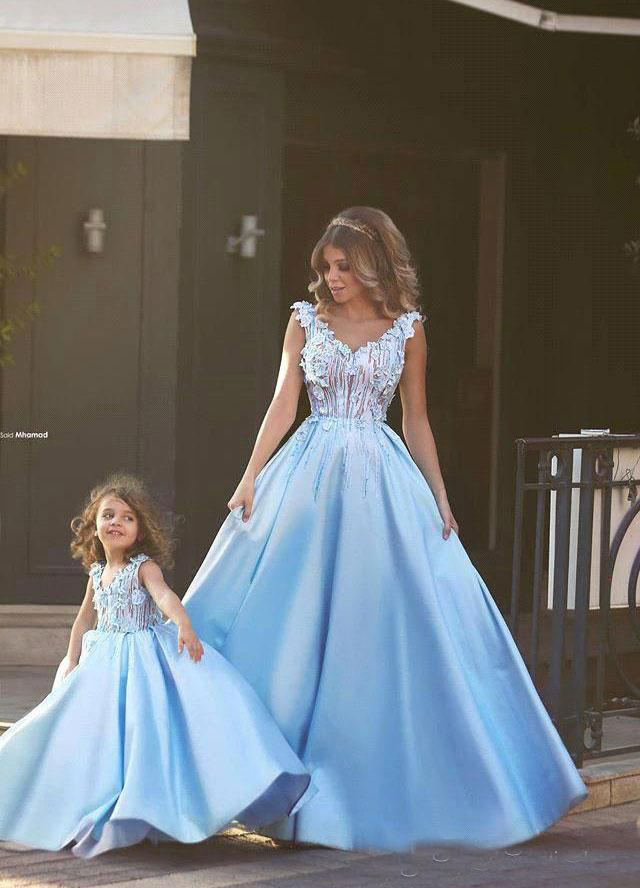 Light Sky Blue Applique Lace Mother And Daughter Prom Dresses 2017-2018 Beauty Handmade Flowers V Neck Long Bridal Party Evening Gowns, Hunter
Light Sky Blue Applique Lace Mother And Daughter Prom Dresses 2017-2018 Beauty Handmade Flowers V Neck Long Bridal Party Evening Gowns, Hunter