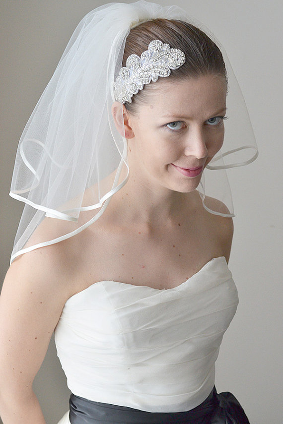 New Hight Quality Best Sale Romantic shoulder White Ivory Ribbon Edge Veil No metal factory Bridal Head Pieces For Wedding Dresses
New Hight Quality Best Sale Romantic shoulder White Ivory Ribbon Edge Veil No metal factory Bridal Head Pieces For Wedding Dresses