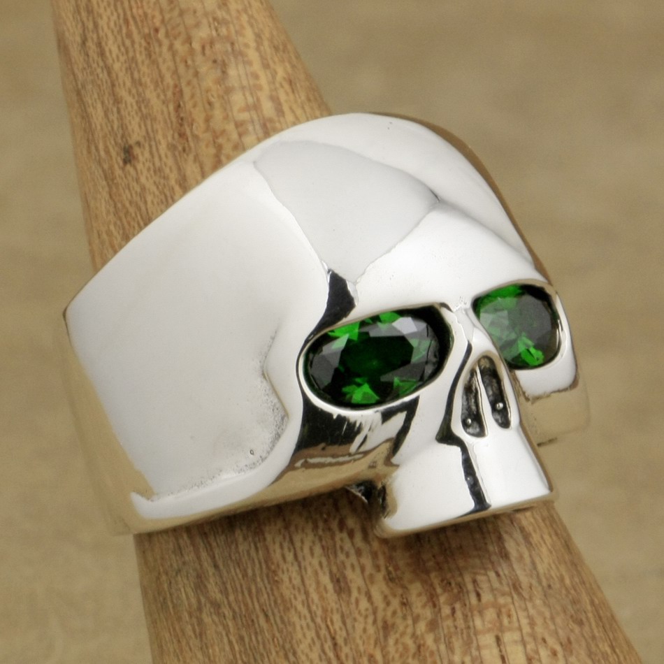 LINSION 925 Sterling Silver Polished Skull Ring Green CZ Eyes Mens Biker Rock Punk Style 9G503 US Size 7 to 15
LINSION 925 Sterling Silver Polished Skull Ring Green CZ Eyes Mens Biker Rock Punk Style 9G503 US Size 7 to 15