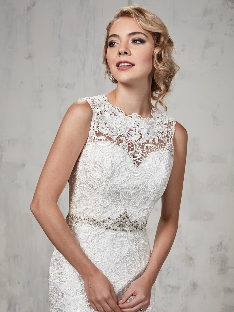 Vintage Lace wedding dress features jewel neck line illusion back with zipper and buttons closure Wedding Dresses robe de mariée