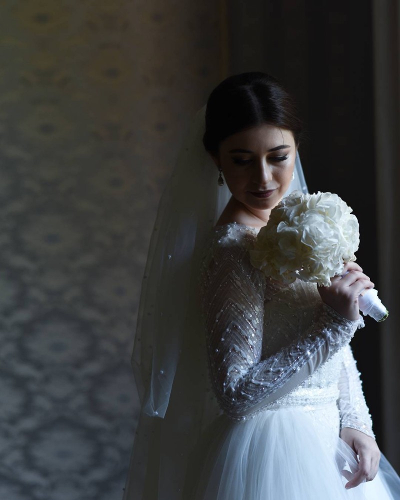 Illusion A Line Wedding Dress Dubai Full Beaded Shiny Sequins Luxury Long Sleeves Floor Length Detachable Skirt Custom Made Wedding Dresses
