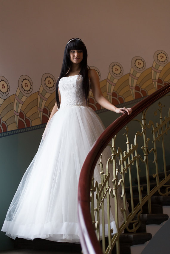 Vintage A-Line Wedding Dresses with Tulle Lace Applique Corset Floor Length Lace-up Backless Wedding Bridal Gowns Custom Made Dress