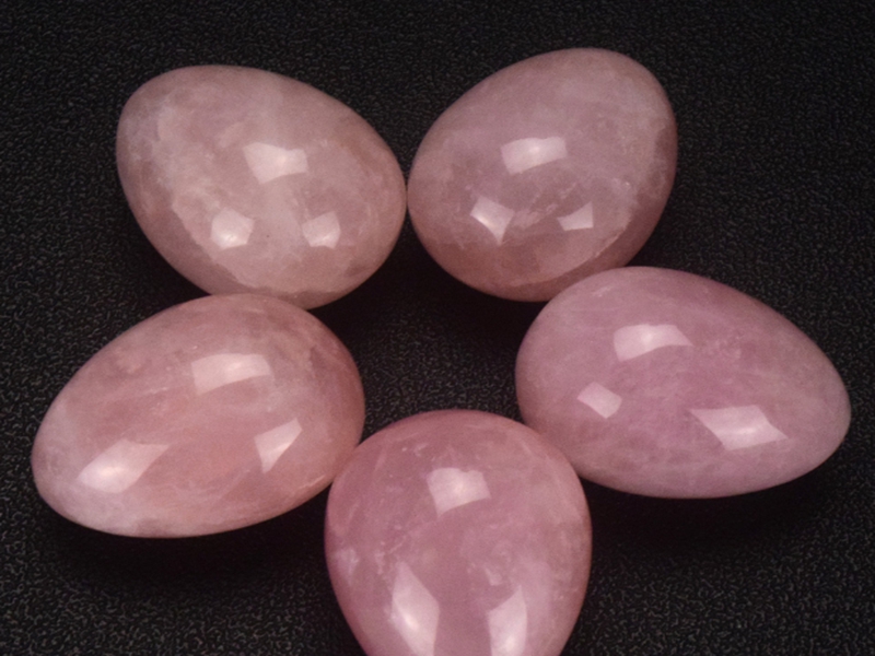 1pcs/lot Free Shipping Undrilled Natural Rose Quartz Yoni egg Jade egg Pelvic Kegel Exercise Vaginal Tightening Sphere