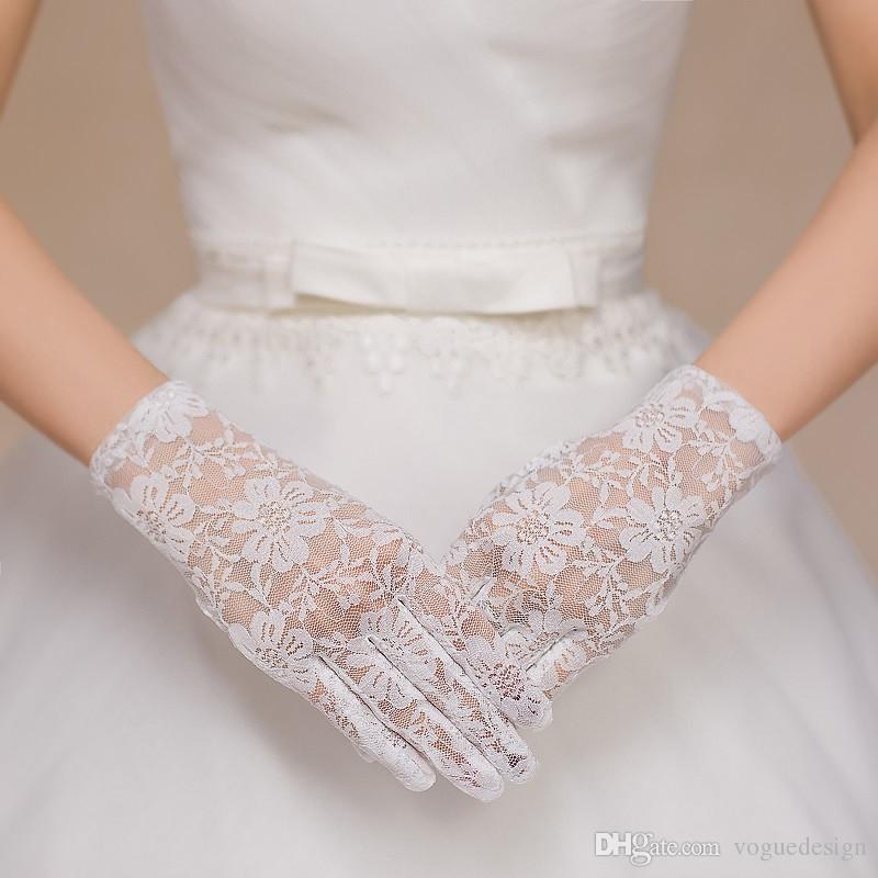 Latest 2016 Lace Gloves Wrist Length Bridal Glove with Fingers Black Lace white Red Wedding Gloves Bridal Accessories Real Image In Stock
Latest 2016 Lace Gloves Wrist Length Bridal Glove with Fingers Black Lace white Red Wedding Gloves Bridal Accessories Real Image In Stock