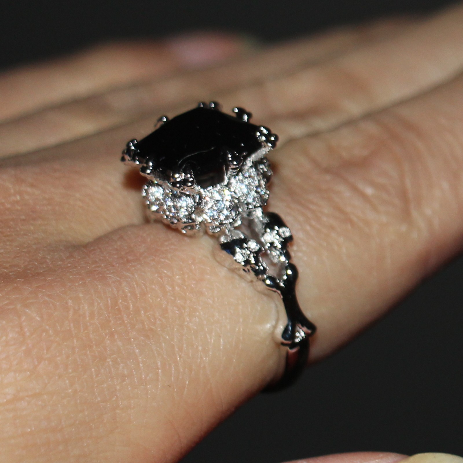 Victoria Wieck Vintage Jewelry Round 10KT White gold Filled Black Sapphire Gemstones Simulated Diamond Wedding Women Band Skull Ring SZ5-11