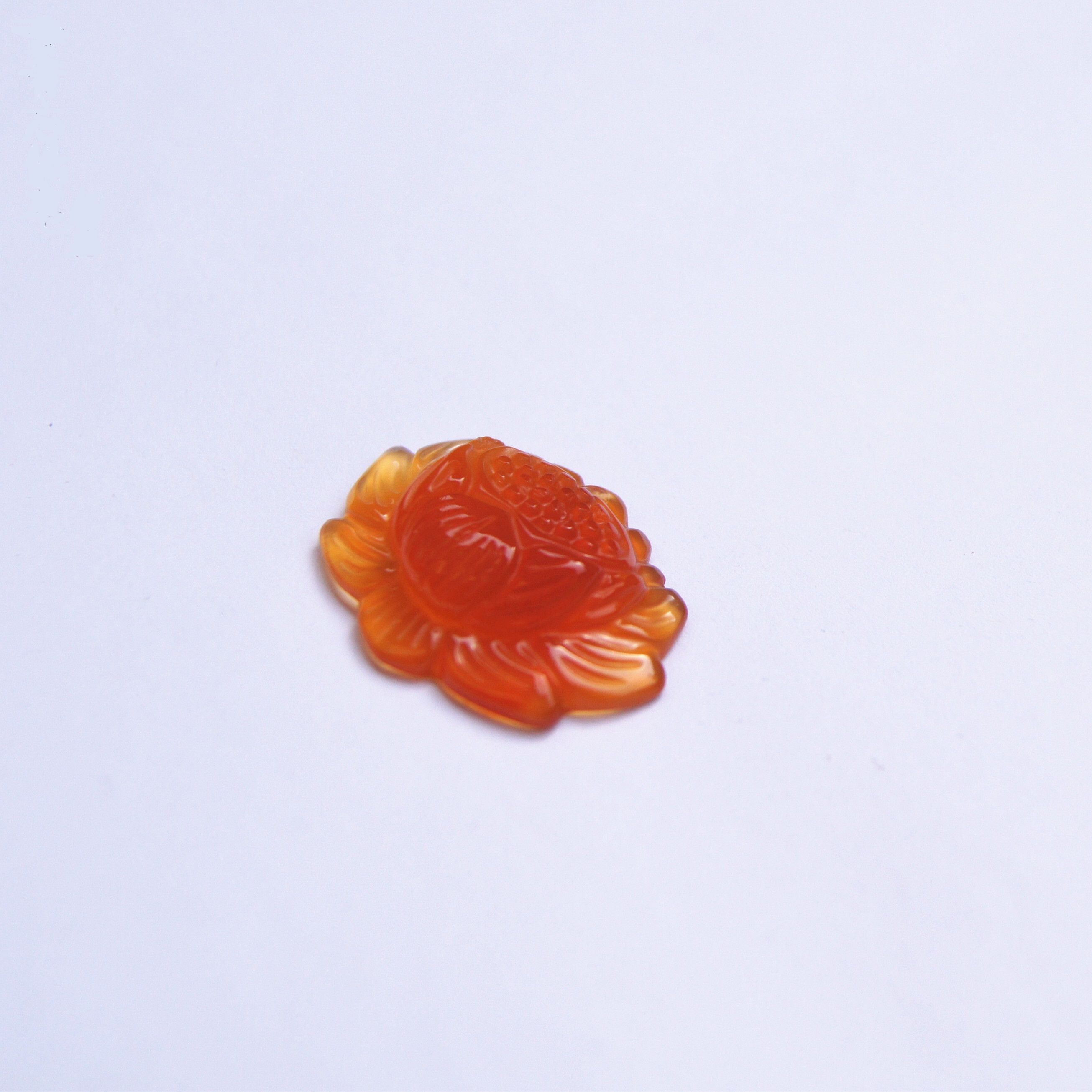 Manual sculpture, natural orange agate lotus (lotus) auspicious necklace pendant,