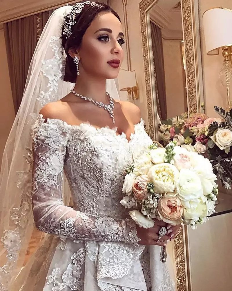 Luxury Lace Zuhair Murad Wedding Dress Off Shoulder Long Sleeves Vintage Appliques Dubai Arabia Court Train Royal Bridal Gowns