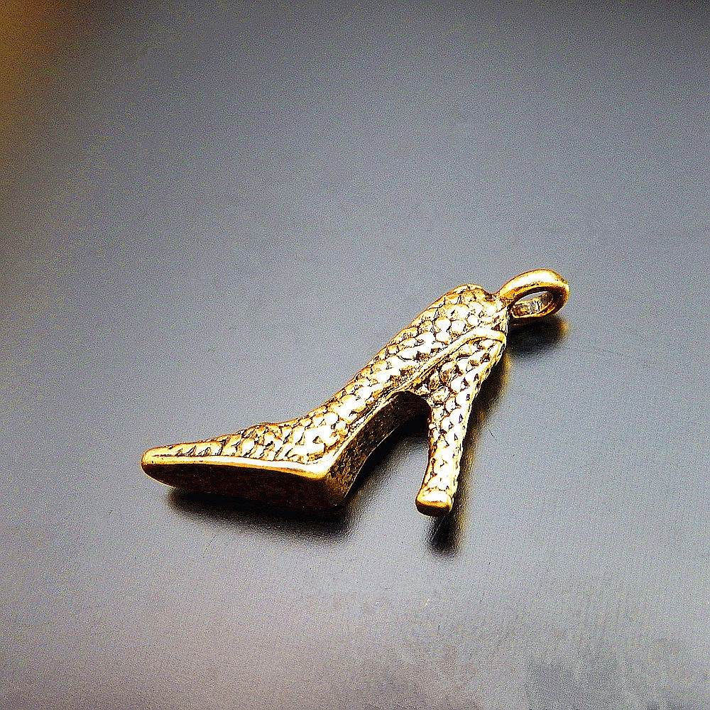 Wholesale-20pcs/pack Gold High-heel Shoes Charms Vintage Women Necklace Pendant 23*14*4mm Jewelry Bracelet Accessories Fine Handmade 51173