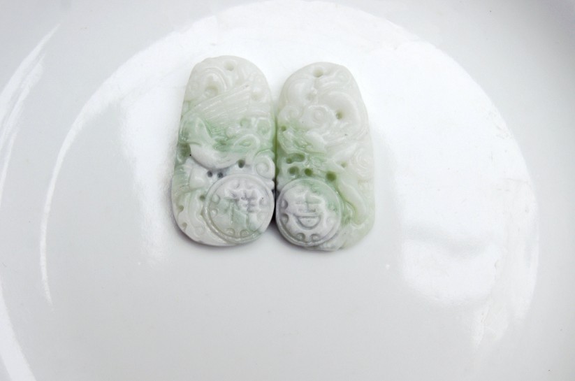White and green jade. amulet In extremely good fortune (good fortune) necklace pendant