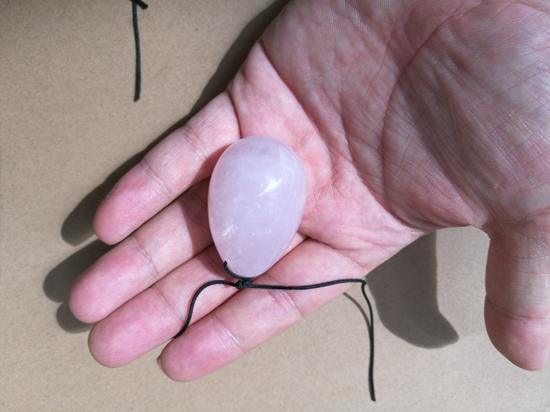 Free Shipping 50X35mm Drilled Natural Rose Quartz Jade Egg For Women Health Care Yoni Egg Kegel Exercise Yoni Eggs with pouch