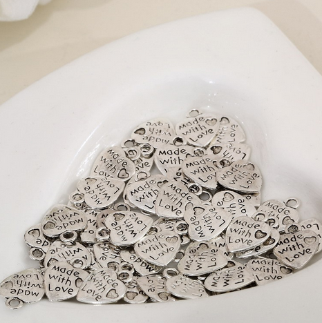 500pcs/lot Antique Bronze silver Alloy MADE WITH LOVE Heart Charms Pendants For diy Jewelry Making findings 9x11mm
500pcs/lot Antique Bronze silver Alloy MADE WITH LOVE Heart Charms Pendants For diy Jewelry Making findings 9x11mm