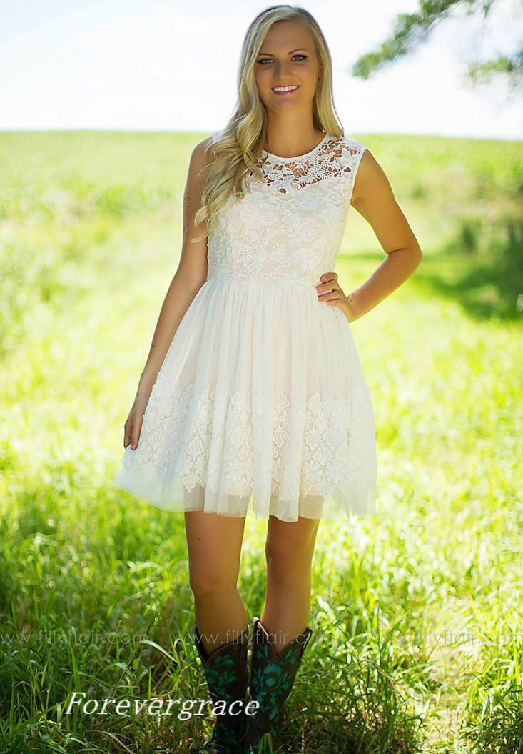Country Style Short Bridesmaid Dress Crew Neck Lace Keyhole Back Mini Vintage Maid of Honor Dress Wedding Guest Gown Custom Made Plus Size