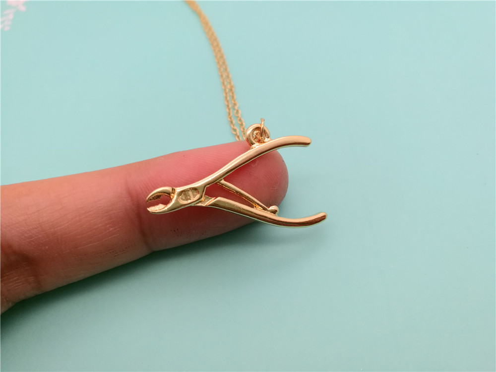 5PCS Pliers Necklace Mechanic Tool Wrench Necklaces Repair Instrument Motorcycle Motor Biker Spanner Pendant Necklaces
5PCS Pliers Necklace Mechanic Tool Wrench Necklaces Repair Instrument Motorcycle Motor Biker Spanner Pendant Necklaces