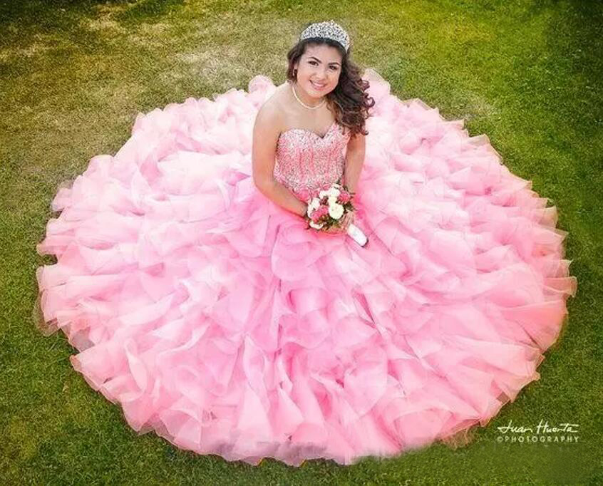 2017 Pink Organza Ruffles Ball Gown Quinceanera Dresses Exquisite Rhinestones Crystal Beaded Sweetheart Lace Up Back Sweet 15 Gowns EN9281