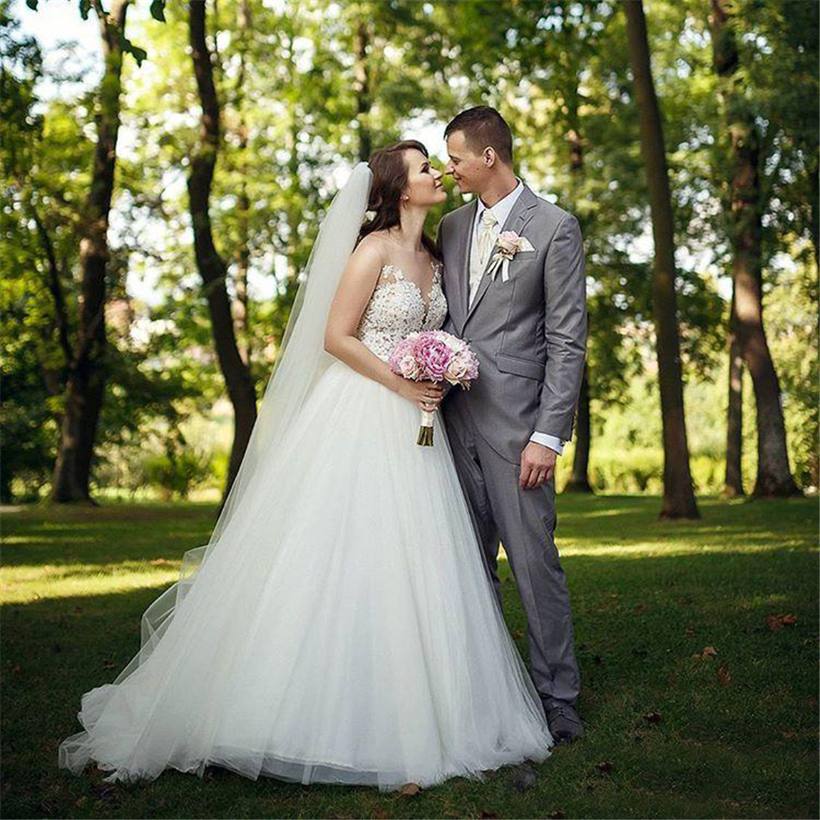 A Line Vintage Lace Appliqued Beaded Wedding Dress Newest Sexy Scoop Neck Sleeveless Bridal Gowns