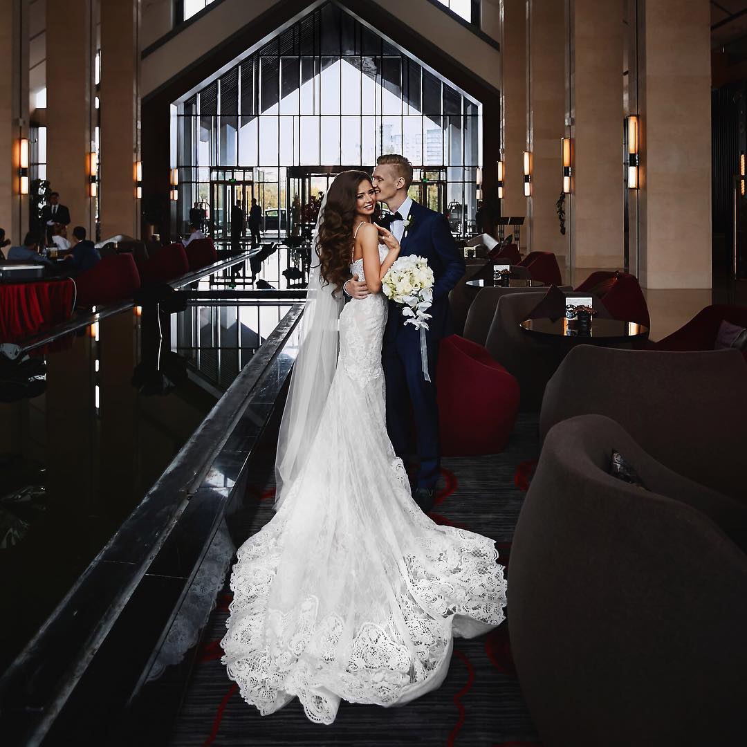 Lace Mermaid Wedding Dresses Spaghetti Straps Trumpet Appliqued Bridal Gowns Court Train Tulle Country Wedding Dress