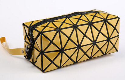 Fashion Geometric Zipper Cosmetic Bag Women Flash Diamond Leather Makeup Bag Ladies Cosmetics Organizer New Trend 2017