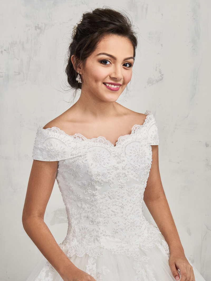 Vintage Lace Ball Gown Wedding Dresses Off Shoulder Lace-up Back Tulle ball and lace applique ball gown with bead embellished Bridal Gowns