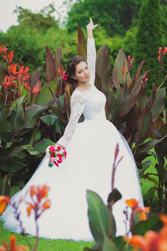 Modern Lace Ball Gowns Wedding Dresses with Corset Illusion Sheer Neckline Long Sleeves Puffy Lace Up Back Tulle Bridal Gown