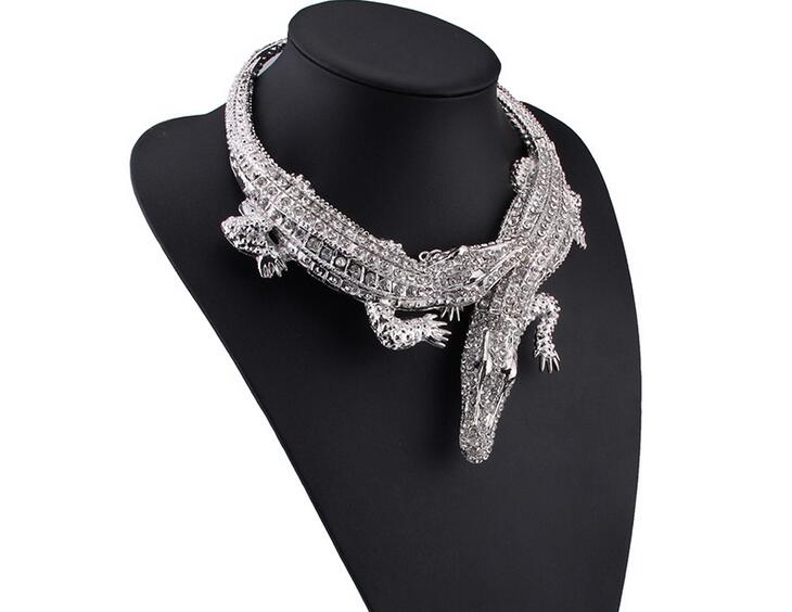 MANILAI Baroque Big Crocodile Necklaces Inlay Full Rhinestones Women Big Choker Statement Jewelry Bib G104