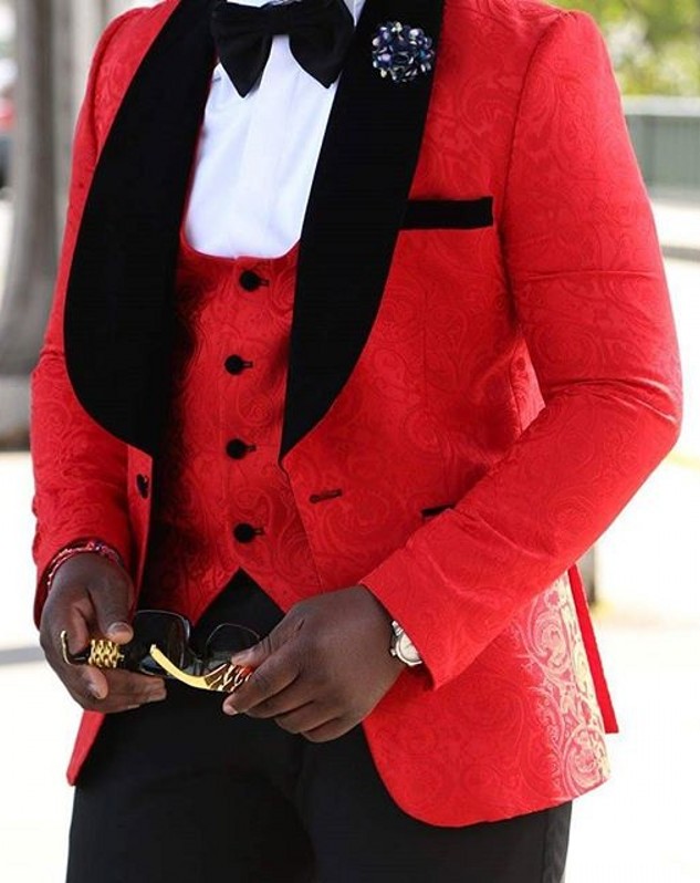 Brand New Groomsmen Big Shawl Lapel Groom Tuxedos Custom Made 3 Pieces Men Suits Wedding Best Man Blazer (Jacket+Pants+Bow Tie+Vest) Z100