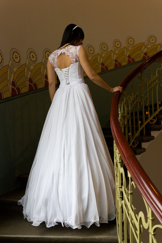 Vintage Chiffon Wedding Dress with A-Line Illusion Neckline Lace Corset Open Back Romantic Bridal Wedding Gown Under 100 From China