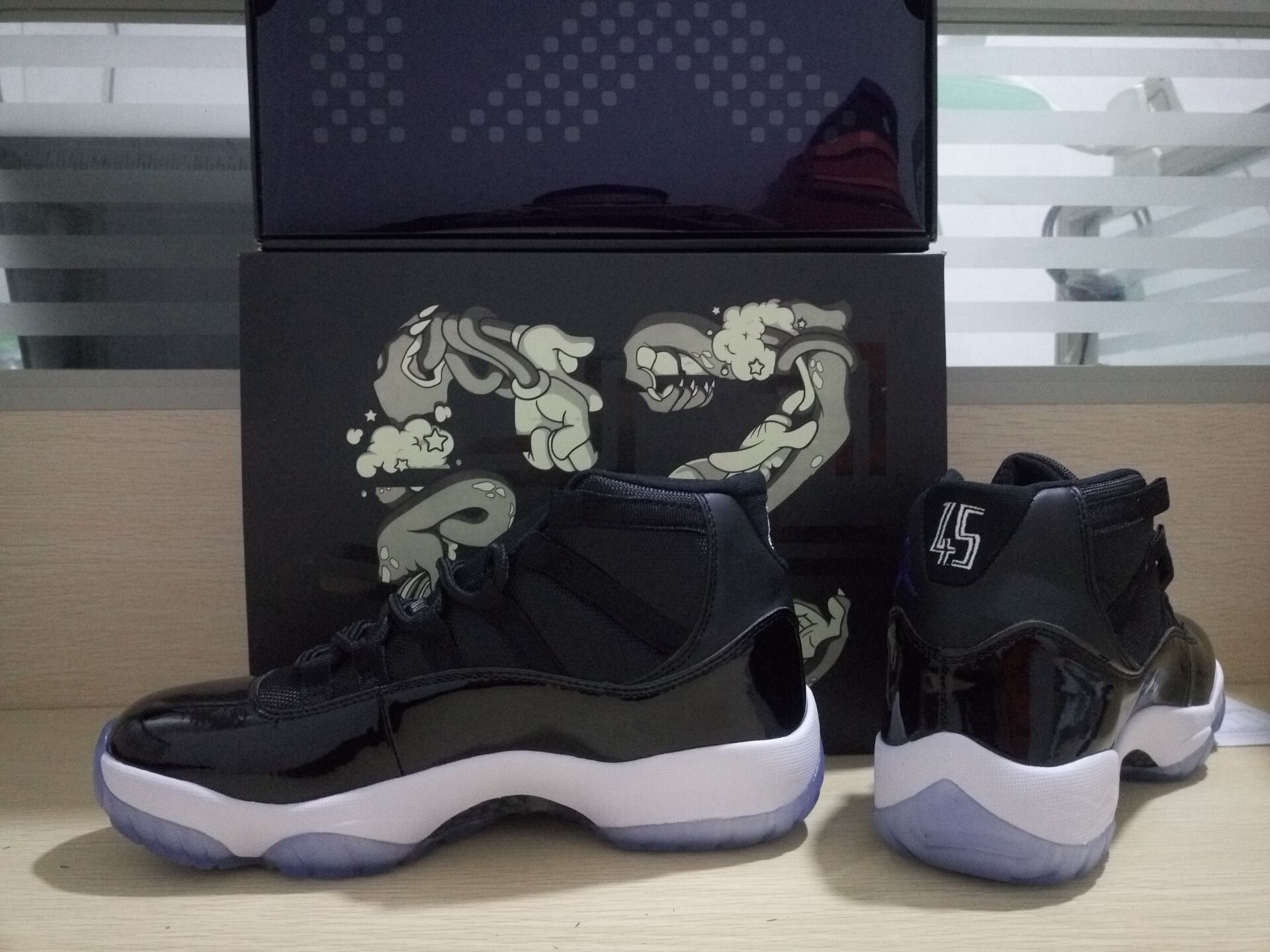 With box 11s Space Jam Mens Basketball Shoes 11 Sneaker 45 back heel Women Sneakers Boots tennis shoes
With box 11s Space Jam Mens Basketball Shoes 11 Sneaker 45 back heel Women Sneakers Boots tennis shoes