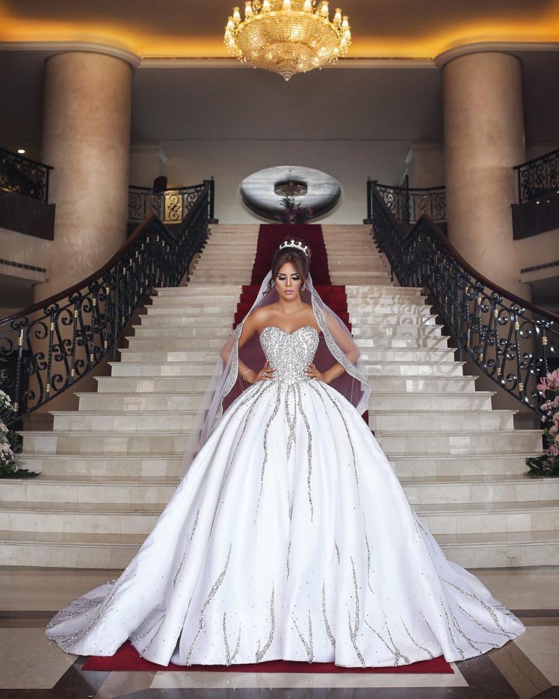 Luxury Bling Dubai Arabic Plus Size Wedding Dresses Beads Sequins Sweetheart Backless Sweep Train Country Wedding Dress With Matching Veils
