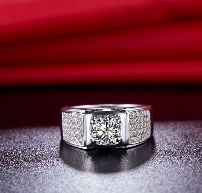 1CT Brilliant Synthetic Diamond Male's Marriage Ring Excellent White Gold Cover Solid Sterling Silver Fine Jewelry
1CT Brilliant Synthetic Diamond Male's Marriage Ring Excellent White Gold Cover Solid Sterling Silver Fine Jewelry