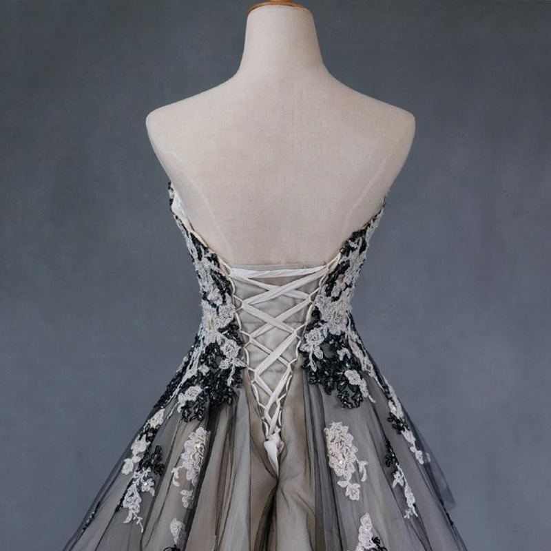 Vintage 2017 Black And White Lace Applique Wedding Dresses Gothic Sweetheart Champagne Lining Beads Long Bridal Gowns Custom Made EN2202