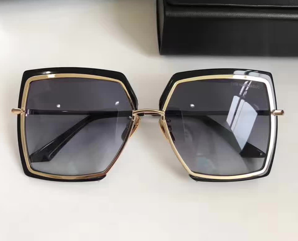 Women Classic Square Sunglasses Gold black grey len oculos de sol feminino Vintage oversized Sunglasses New with case
Women Classic Square Sunglasses Gold black grey len oculos de sol feminino Vintage oversized Sunglasses New with case