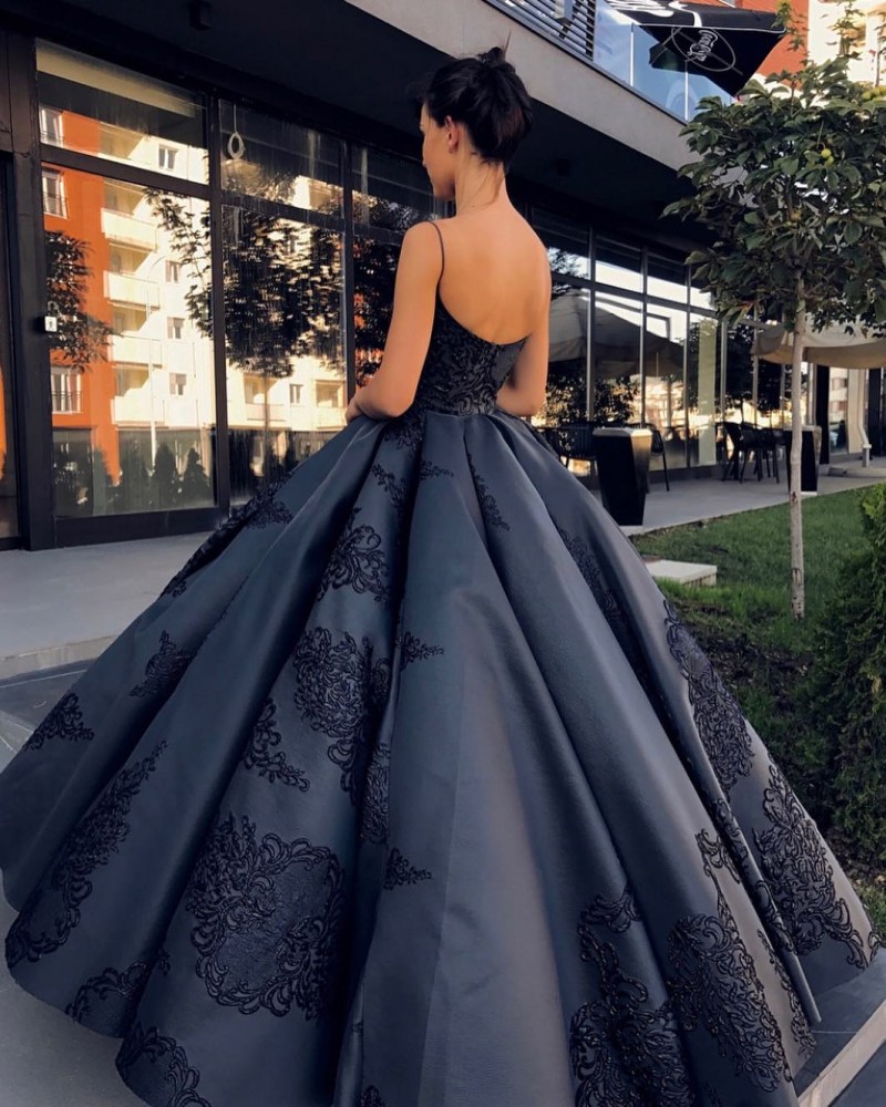 Backless Evening Dresses Ball Gown Plus Size Lace Appliques Prom Gowns 2020 Spaghetti Straps Sweep Train Special Ocn Dress
