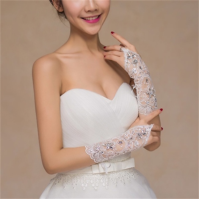 Brand New Beads Bridal Gloves with Lace Up Romantic Princess Wedding Gloves for Wedding Dress Elegant White Ivory Red Bridal Accessories