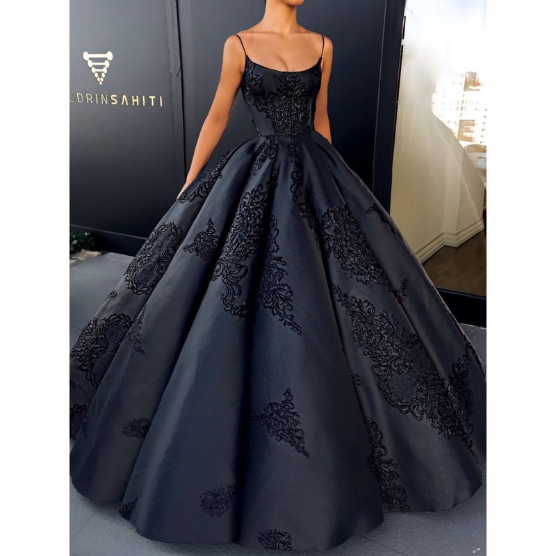 Backless Evening Dresses Ball Gown Plus Size Lace Appliques Prom Gowns 2020 Spaghetti Straps Sweep Train Special Ocn Dress