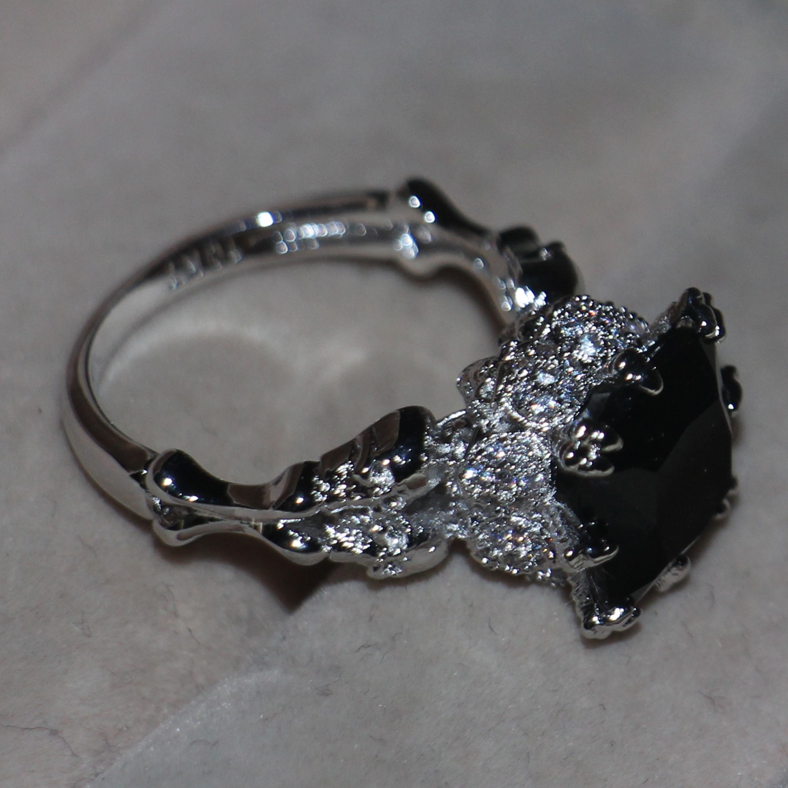 Victoria Wieck Vintage Jewelry Round 10KT White gold Filled Black Sapphire Gemstones Simulated Diamond Wedding Women Band Skull Ring SZ5-11