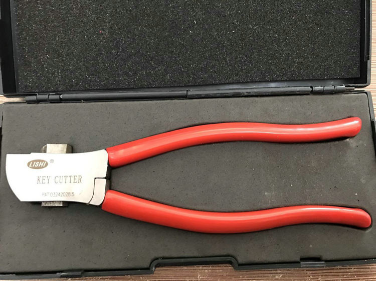 LISHI Key Cutter Car Key Cutter Tool Auto Key Cutting Machine Practical Locksmith Tools
LISHI Key Cutter Car Key Cutter Tool Auto Key Cutting Machine Practical Locksmith Tools