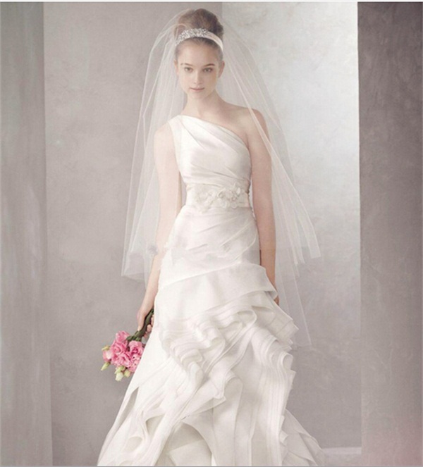 New Romantic Bridal Veils with Cut Edge 2 Layers Soft Tulle White/Ivory Wedding Accessories Stock Elegant Wedding Veil with Comb